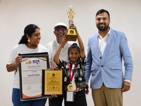 Aanshi Patel — Exceptional Hula Hoop Performance – 165 Rotations in  One Minute