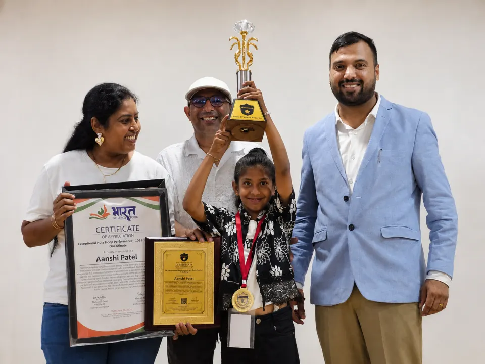 Aanshi Patel — Exceptional Hula Hoop Performance – 165 Rotations in  One Minute